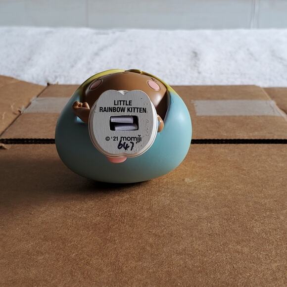 Momiji Doll Figurine Little Rainbow Kitten - Picture 3 of 4